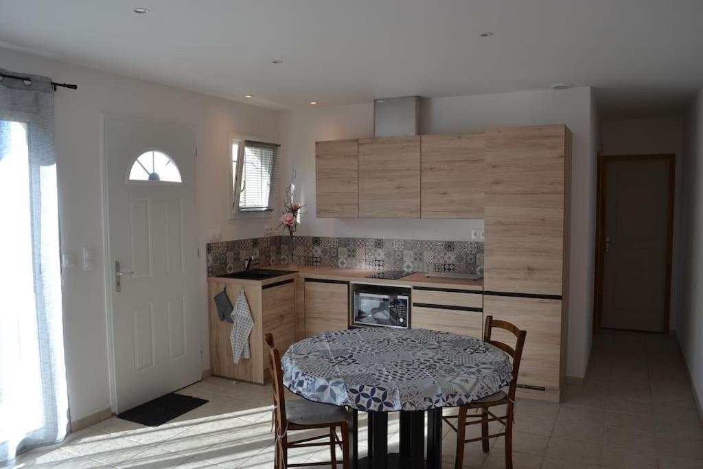 Joli Appartement Au Calme Entre Nimes Et Avignon Meynes Екстер'єр фото